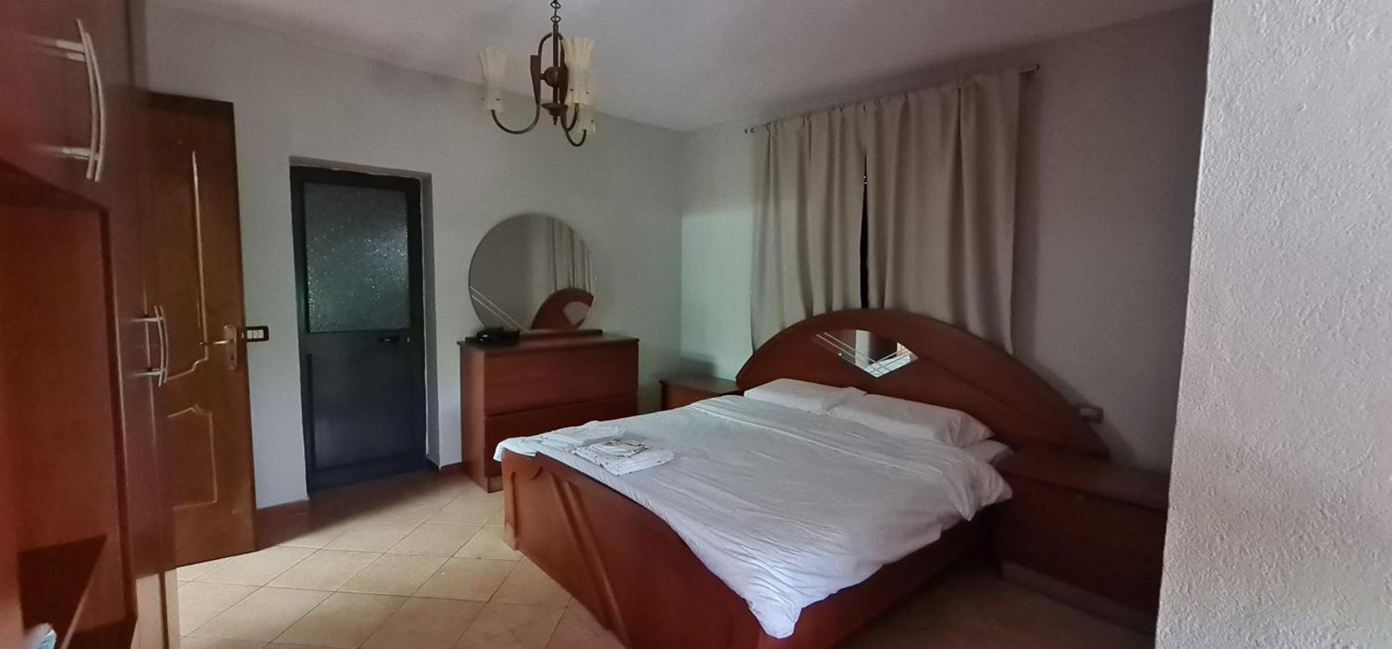 Calmly, Spacious Apartment Next To Usa Embassy 地拉那 客房 照片